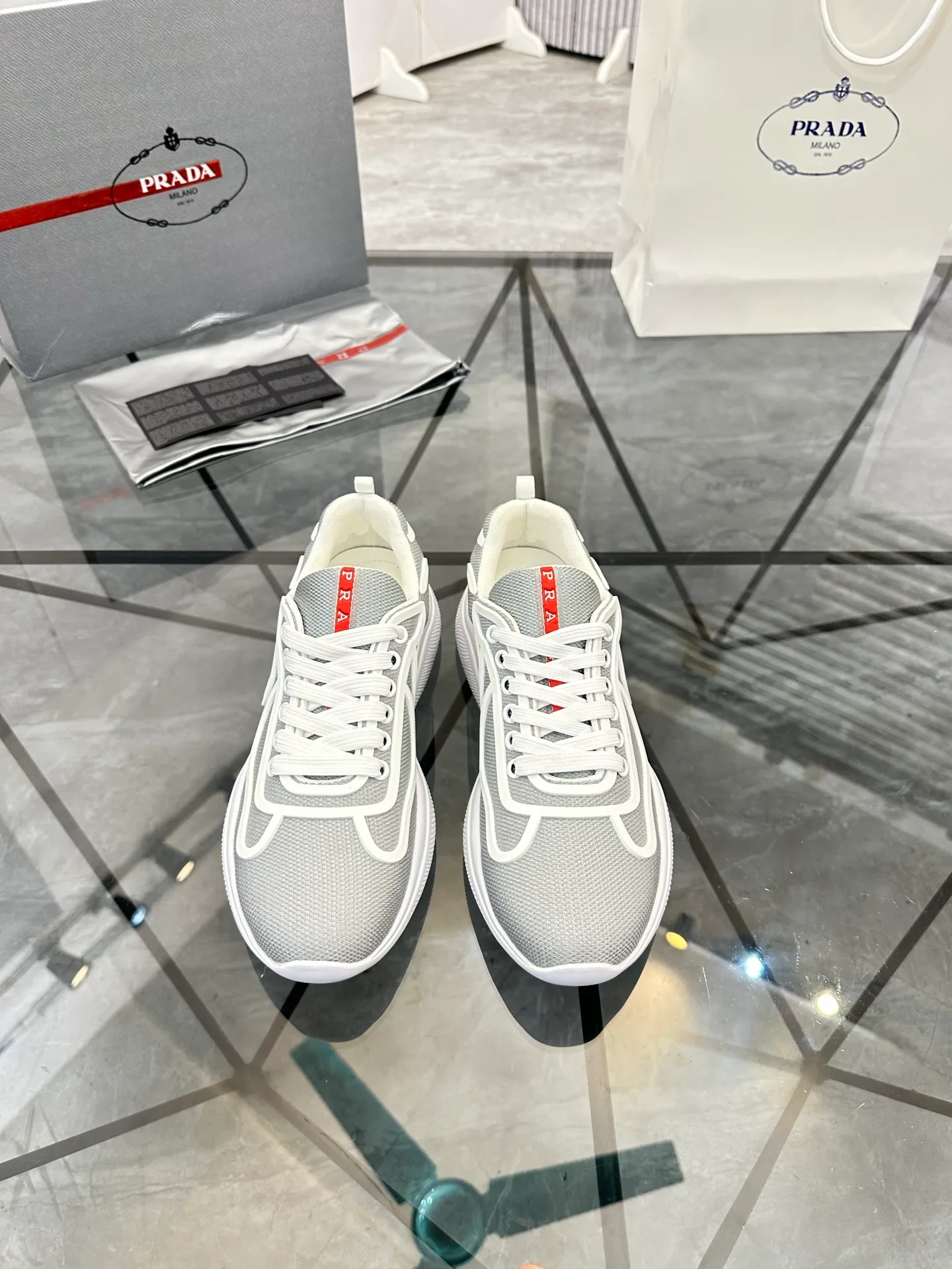 Men's shoes for sale💰: 💰P460¥ High-end top quality Product trademark: Prada * "Prada*" low-top casual shoes Regular size: 38-45 (can be customized to 46) Product materials: imported breathable fly knit upper, breathable lining, cowhide foot pads, original air cushion outsole. No.: 001